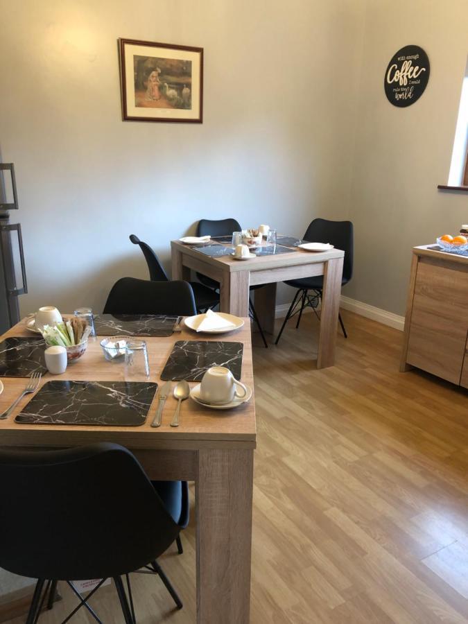 Manorlodge 特拉利 外观 照片